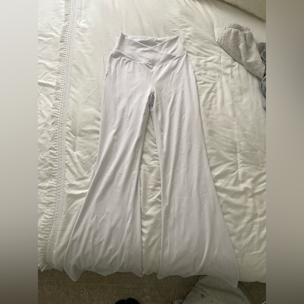 Never Worn Halara Criss Cross Yoga Pants